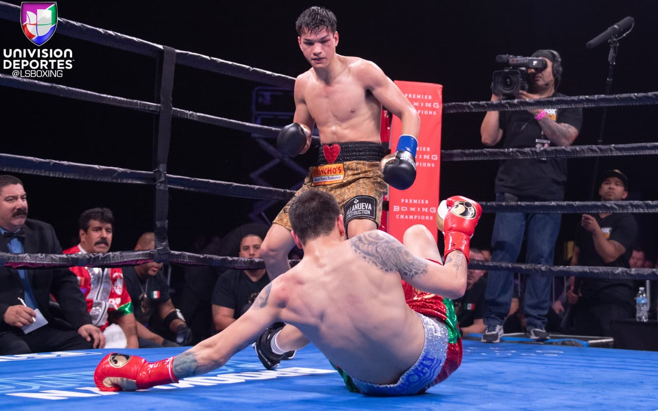 En la velada coestelar, el invicto Brandon Figueroa acabó con Moisés 'Chucky' Flores en tres asaltos para seguir avanzando en la clasificación y poder contender por un título mundial en un futuro cercano.