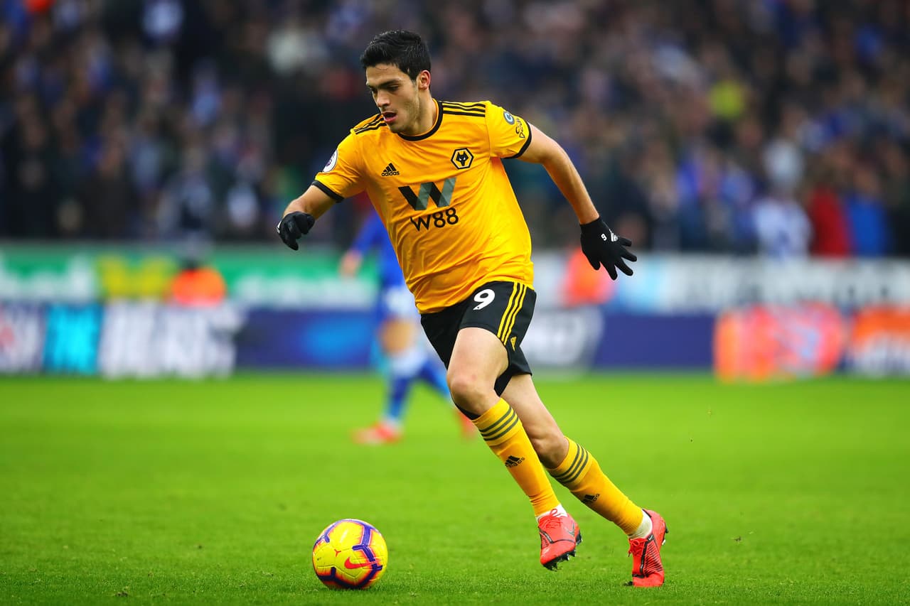 Raúl Jiménez: no habrá Premier Leaguee este fin de semana, pero el Wolverhampton visitará al Shrewsbury Town por la F.A. Cup. El delantero se perfila como titular en los Wolves.