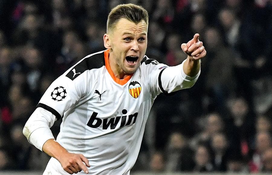 Lille 1-1 Valencia. Ikoné rescató el empate para el Lille al minuto 95; por el Valencia marcó Cheryshev.