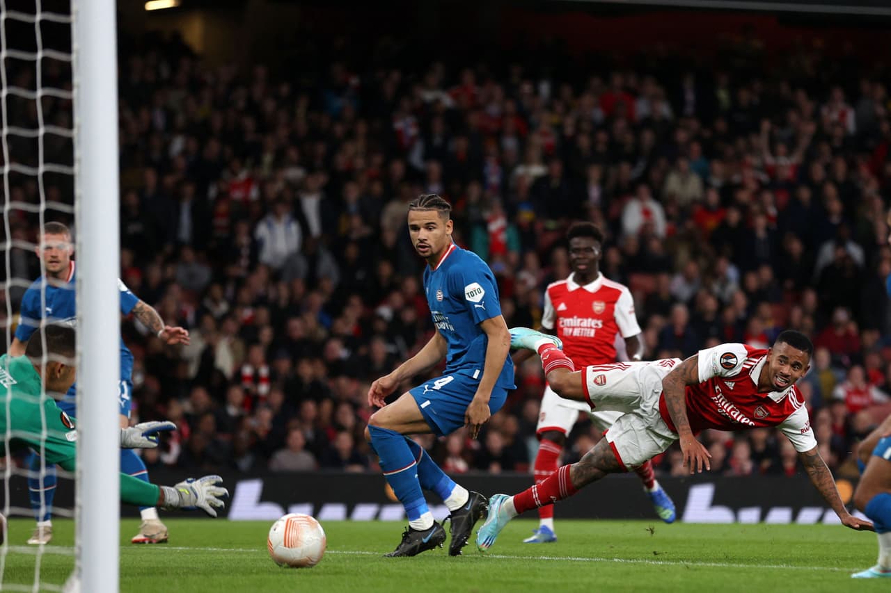 Arsenal se impone al PSV por la mínima y se consolida en el liderato del Grupo A en la UEFA Europa League.