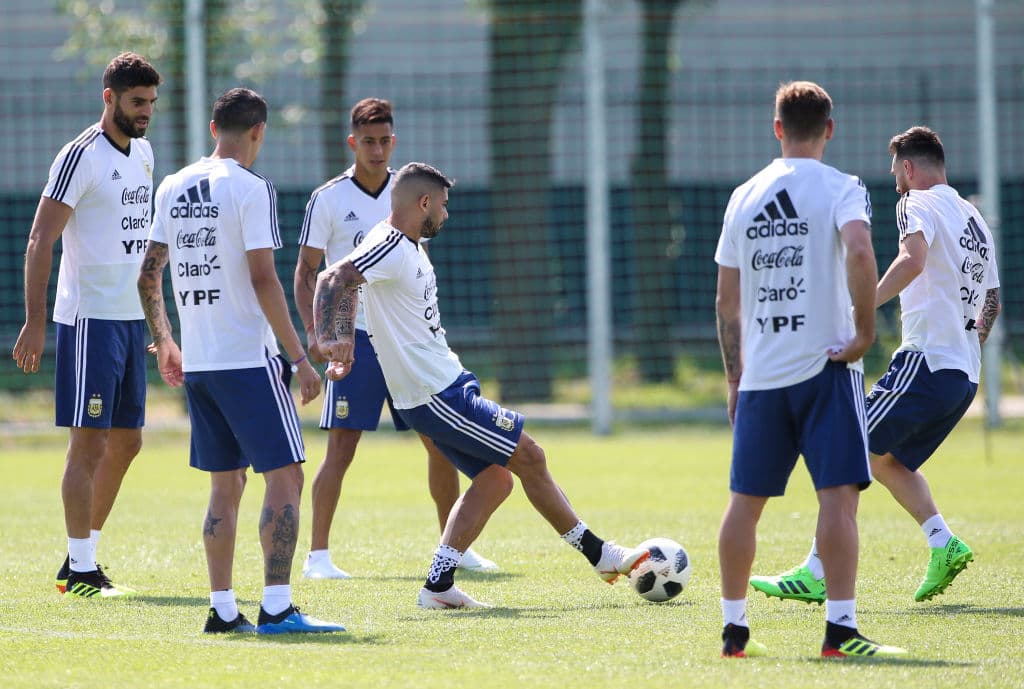 No obstante, Argentina tiene varios talentos emergentes que viven un mejor nivel que los jugadores de renombre. lo que abre todo un debate sobre el mejor equipo a plantear.