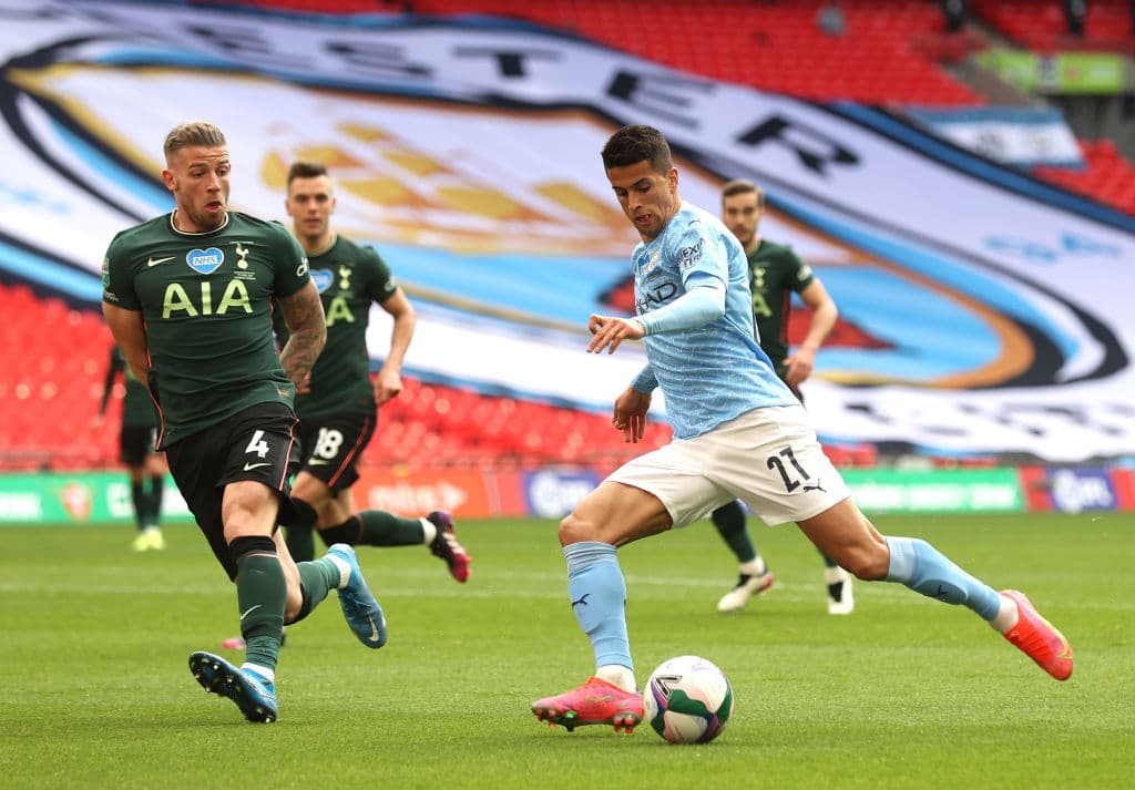 Manchester City se impone en casa por la mínima y vence al Tottenham en la final de la Copa de la Liga Inglesa. El único gol fue por parte de Aymeric Laporte al minuto 82, el cual le dio la victoria a la escuadra de Pep Guardiola y, con este campeonato, ya suman 8 trofeos en la historia de los Cityzens.