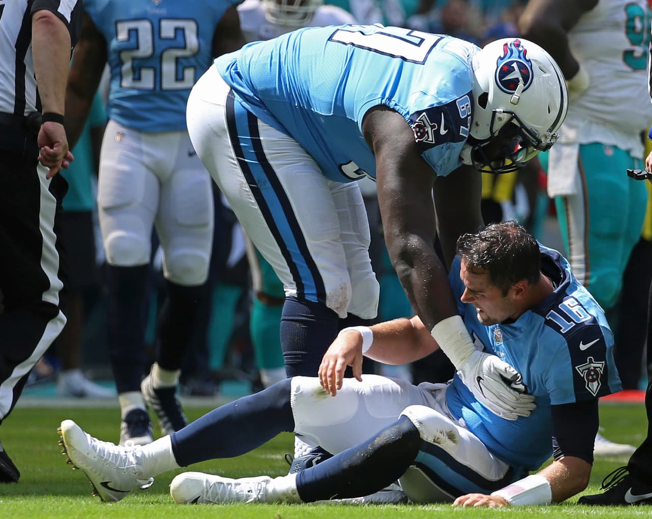 La defensiva de los Dolphins, liderada por Kiko Alonso, sacudió varias veces a Cassel y consiguió varios sacks que frenaban el ataque de los Titanes.