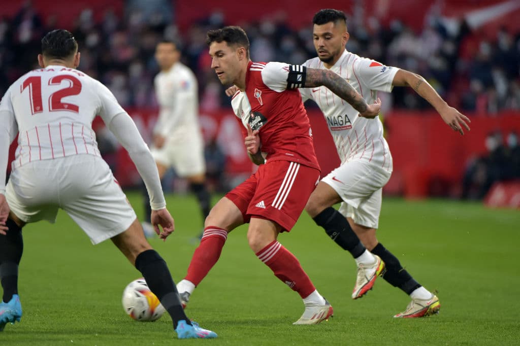 Los locales lograron conectar en el segundo tiempo para recuperar la desventaja de 0-2 para terminar empatando 2-2, Sevilla logró recatar el empate, pero le vuelve a dar oportunidad al Real Madrid de serpararse en la punta.