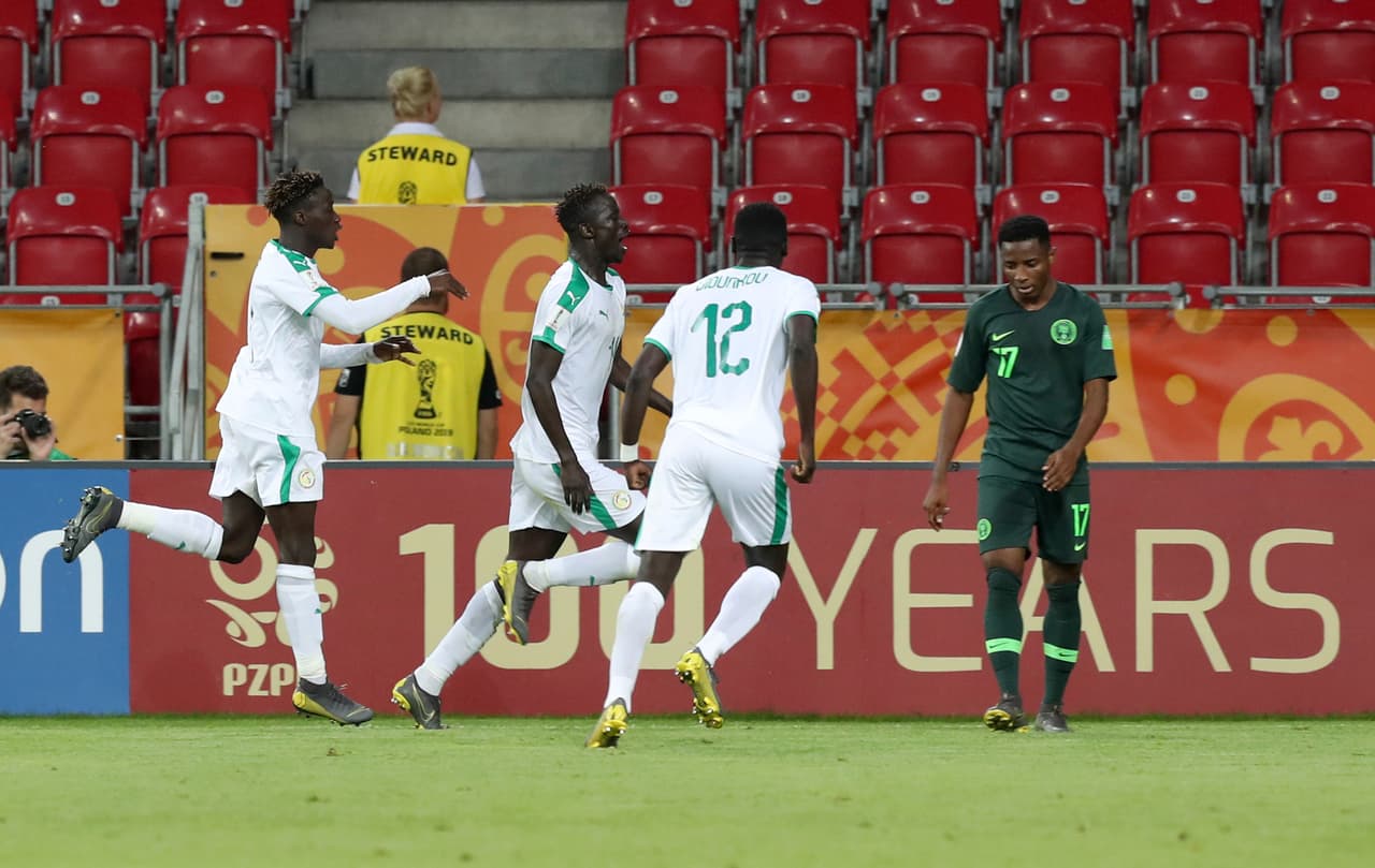 Y antes de que concluyera la primera mitad, Ibrahima Niane marcó el 2-0 en favor de Senegal, en la sede de Lodz.