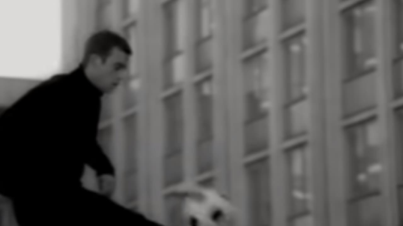 El primer día de diciembre de 1997, lanzó el álbum Life Thru A Lens. De ese disco se desprendió el tema ‘Angels’. En el videoclip del tema que dio la vuelta al mundo, aparece jugando al futbol en una ciudad vacía.