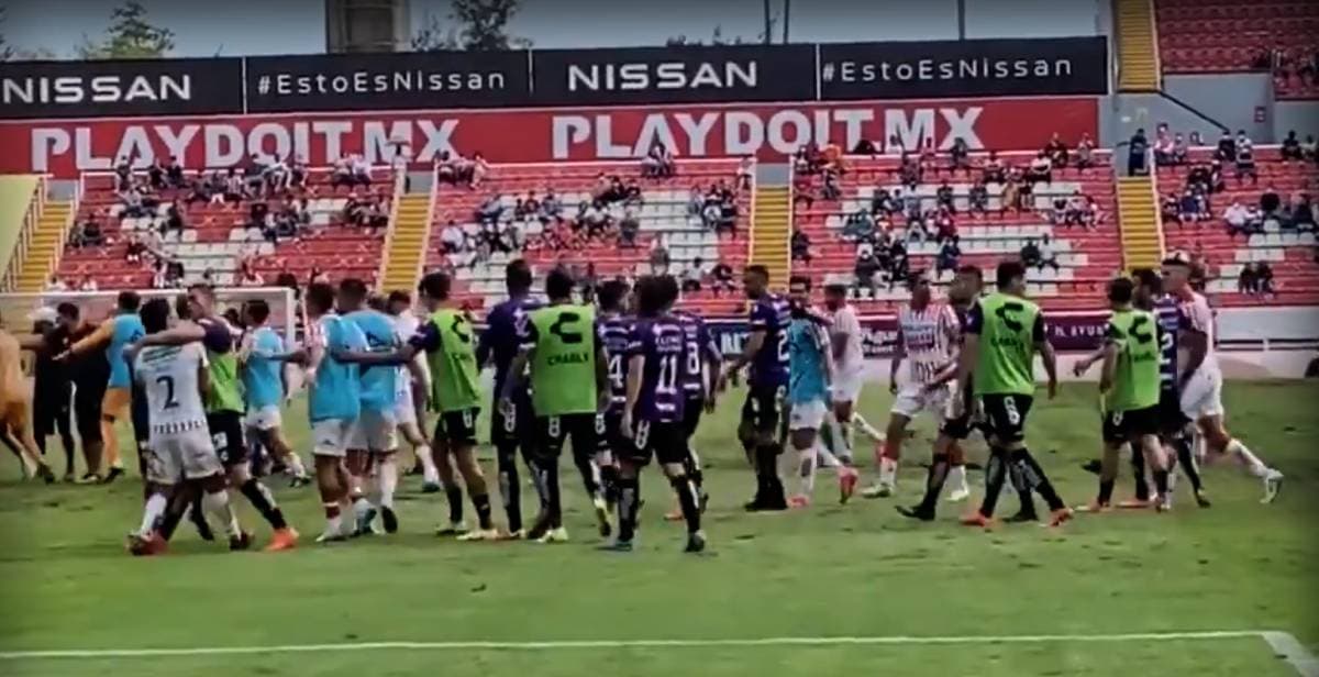 ¡Vaya zafarrancho! Necaxa y Querétaro se pelean en amistoso