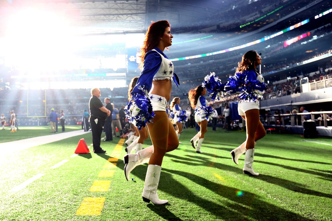 El mariscal de campo novato Dak Prescott siguió dominante con su juego ofensivo por aire y tierra y lideró a los Cowboys al triunfo 31-26 ante los Redskins.