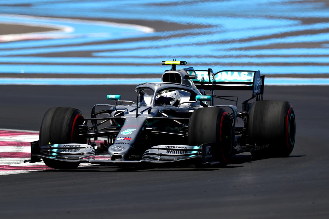 Este viernes la acción en el Gran Premio de Francia (Circuito Paul Ricard en Le Castellett) inició con las dos primeras sesiones de prácticas libres. Los autos de Mercedes volvieron a estar en lo más alto de la clasificación: Lewis Hamiton en la primera y Valtteri Bottas en la segunda. Por su parte, Sergio 'Checo' Pérez fue puesto 11 y 16, respectivamente.