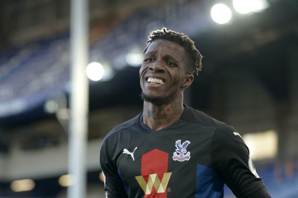 Everton empata 1-1 al Crystal Palace. Con un derechazo del colombiano James Rodríguez quien, con esta anotación, alcanza su gol número 100 en Europa, los 'Toffes' se ponían arriba, pero fue al minuto 86 que Michy Batshuayi se encargó de igualar el marcador en Goodison Park, durante la Jornada 30 de la Premier League.