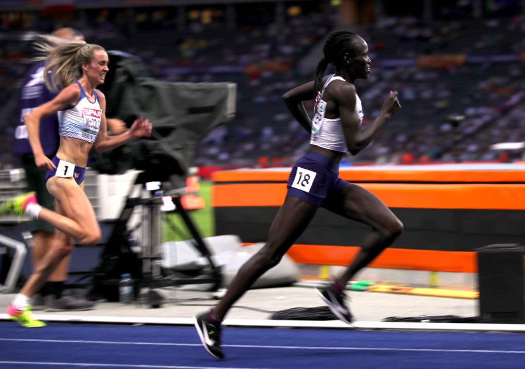 La keniata naturalizada israelí cruzó la meta en el segundo lugar faltando una vuelta para terminar la prueba en el Estadio Olímpico de Berlín.
