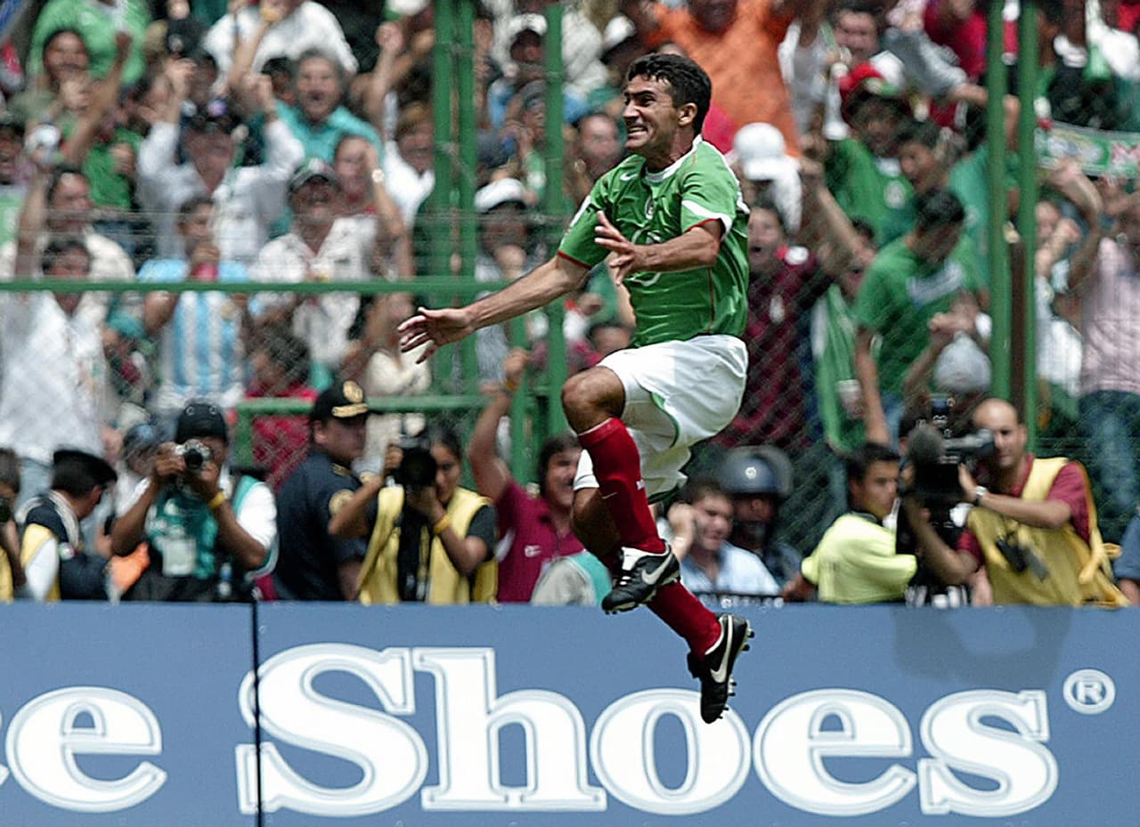 De igual manera marcó un gol en la Copa Confederaciones del 2005 en el partido que México le ganó 2-1, elegido como el mejor tanto del torneo.