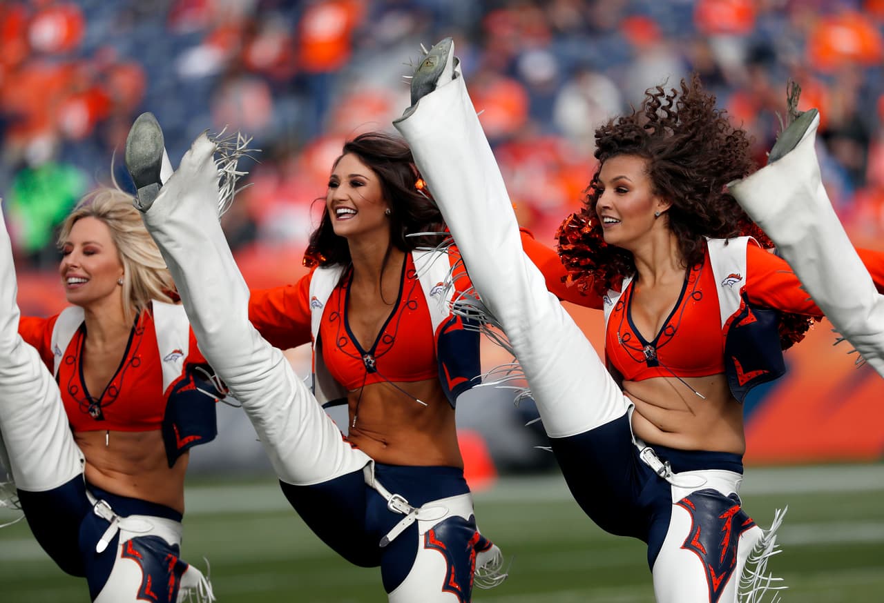 Disfruta de las mejores imágenes de las porristas en la Semana 11 de la NFL.