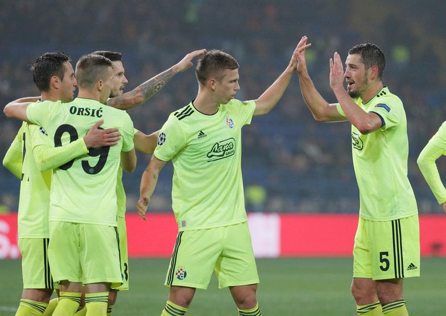 Después de ambos goles, el partido se tensa y ambas defensas suben su nivel.