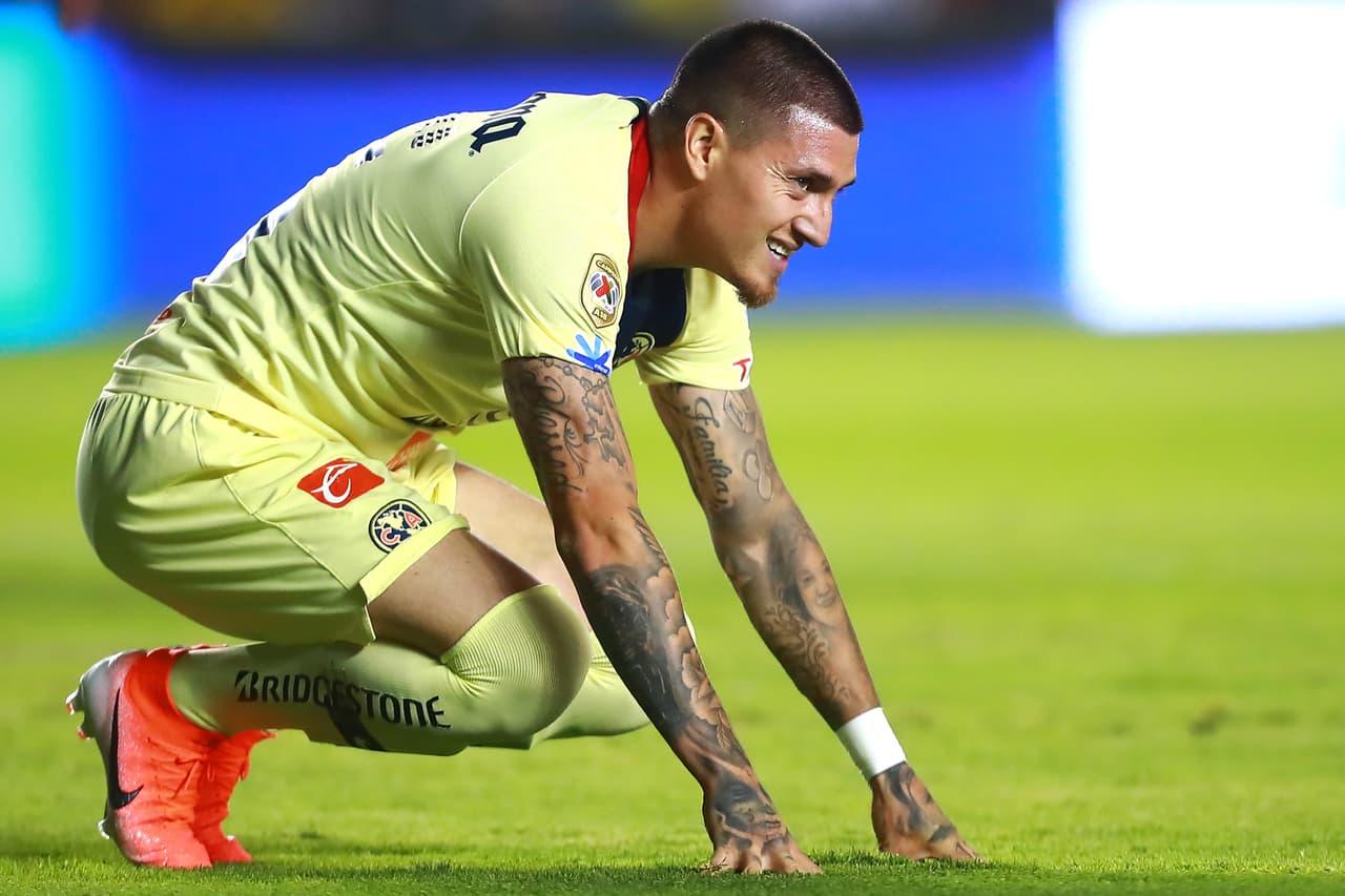 Nicolás Castillo ha perdido peso, pero ya camina con muletas