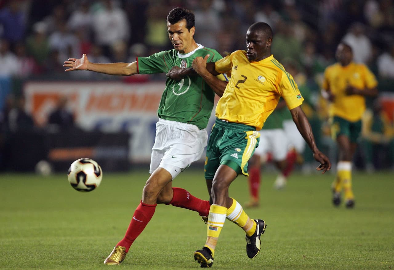 Sudáfrica se convirtió en la primera, y hasta el momento única, selección africana invitada a una Copa Oro. Fue en el torneo del 2005, donde llegaron a los Cuartos de Final, pero perdieron en penales (5-3) ante Panamá tras empatar 1-1 en el tiempo regular.