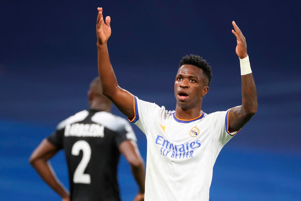 Real Madrid cae en casa ante el Sheriff Tiraspol 2-1 en la fase de grupos de la UEFA Champions League. El equipo moldavo abrió con gol de Jasurbek Yakhshiboev al 25’, pero Karim Benzema igualó el marcador tras cobrar un penalti, pero la visita selló su victoria al 89’ con anotación de Sebastién Thill.