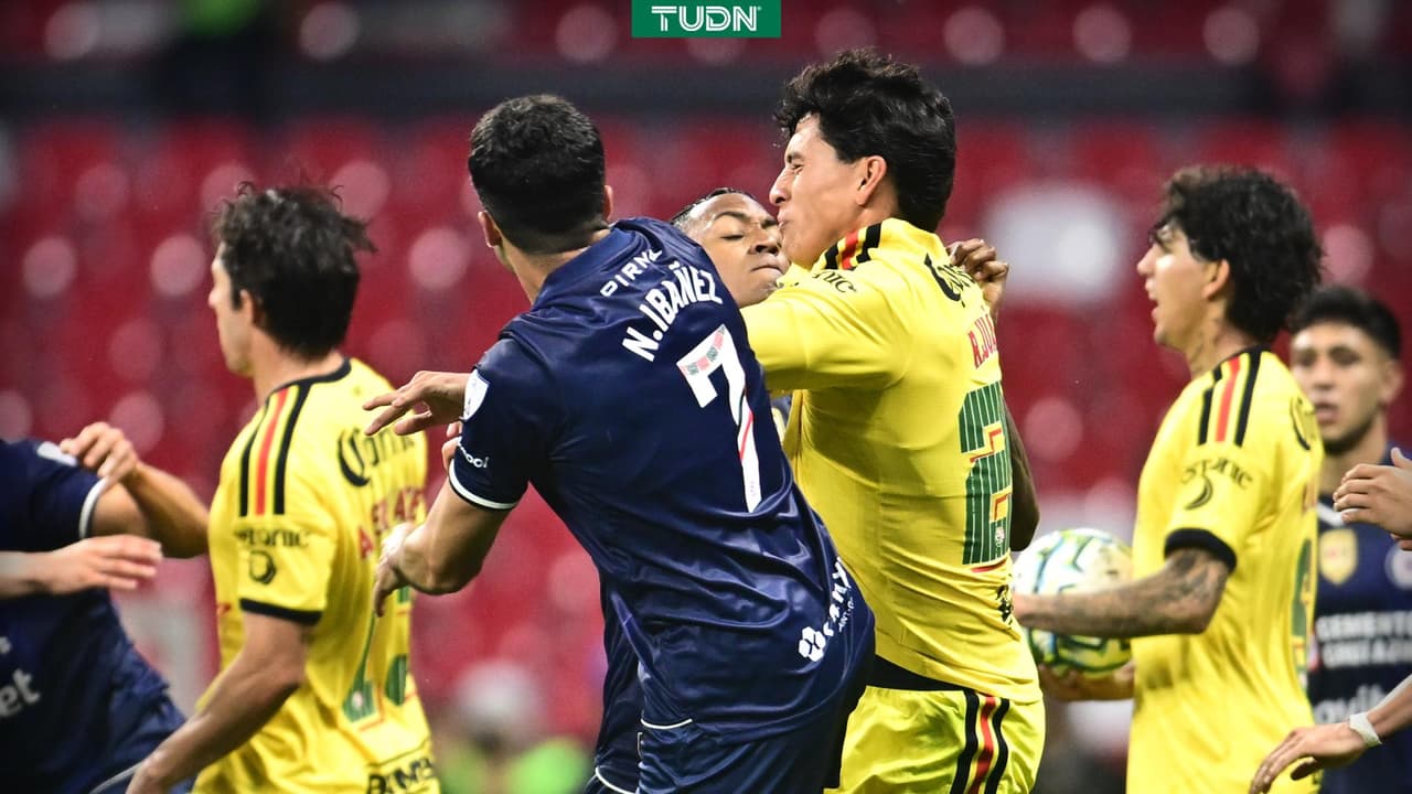 Cruz Azul vs. América: El partido se calentó con golpes y empujones