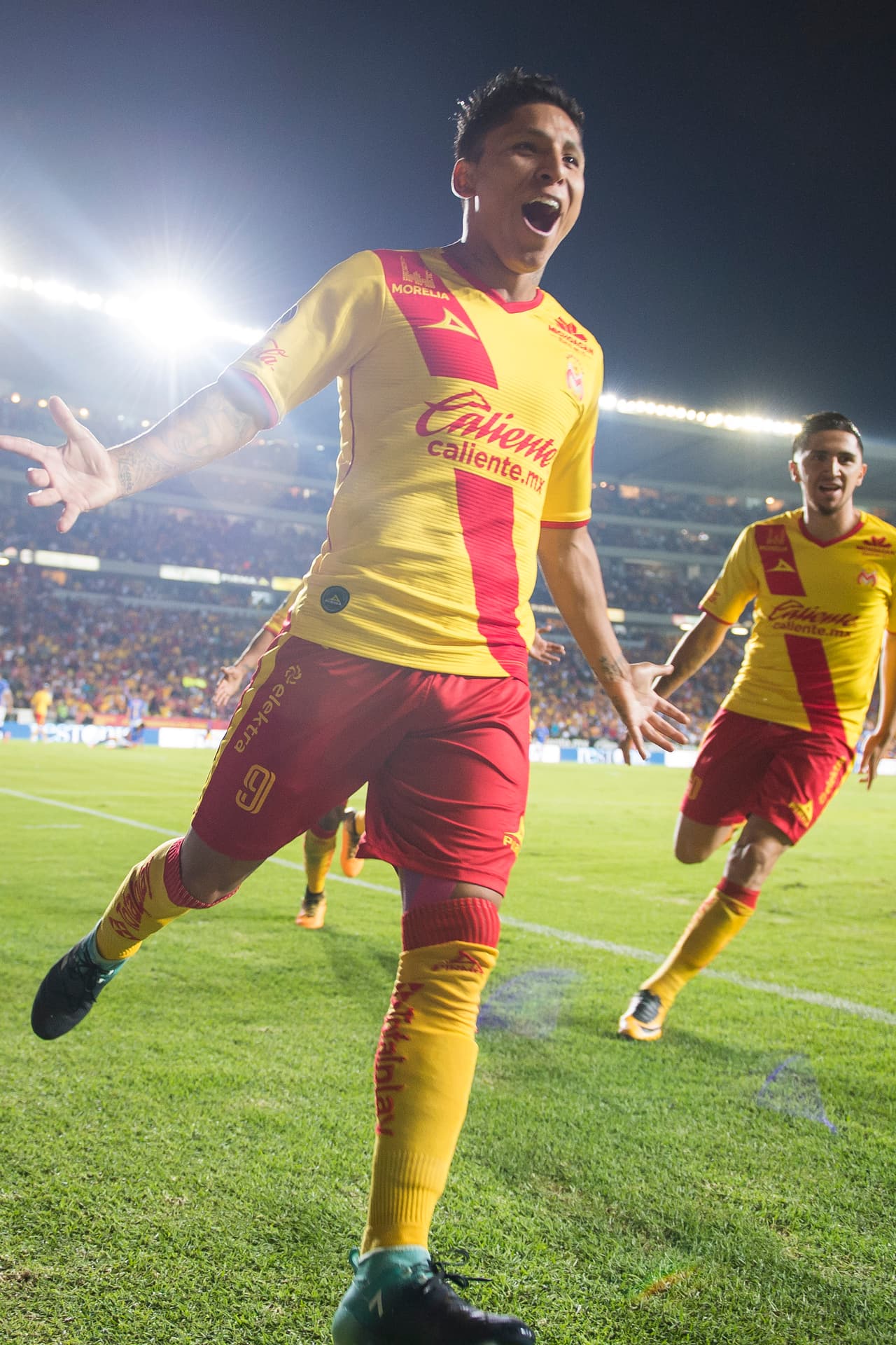 En una feria de goles, Raúl Ruidíaz no se podía quedar sin marcar. El delantero del Morelia marcó el segundo para su equipo igualando el juego a dos goles al minuto 55.