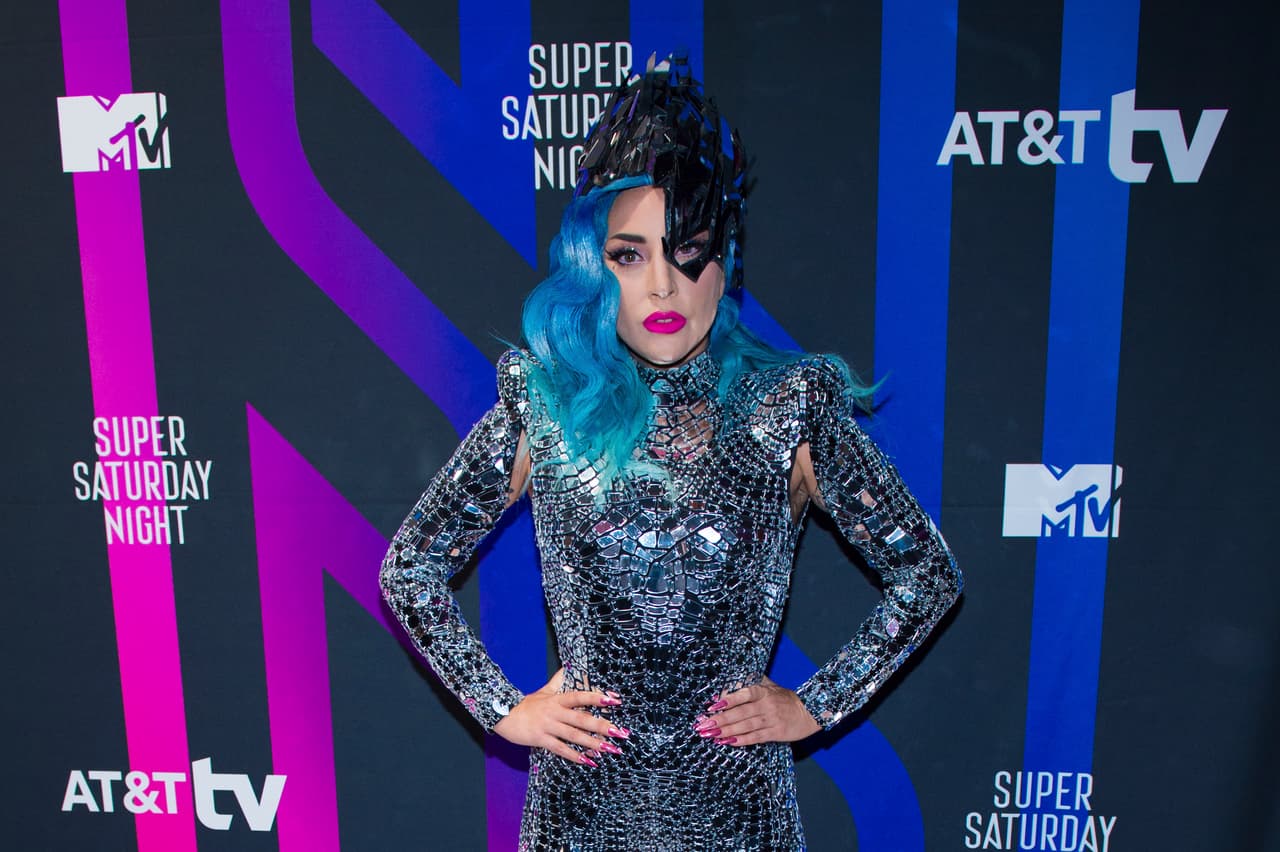 Lady Gaga fue coronada con el premio a "Artista del año".