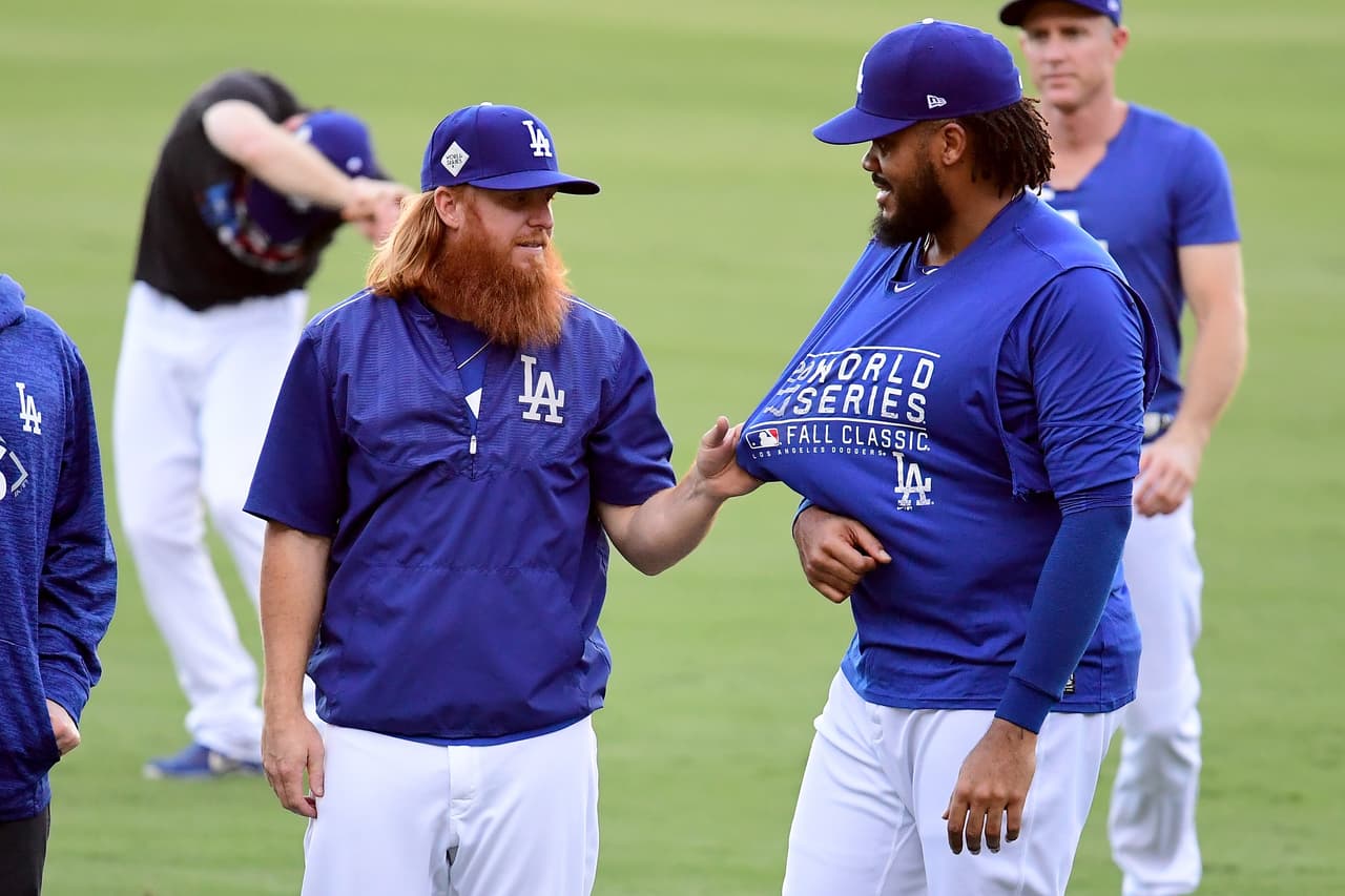 Los Angeles Dodgers y Houston Astros viven en medio de la adrenalina previa los entrenamientos y entrevistas en el Dodger Stadium, que recibirá el primer choque de la Serie Mundial.