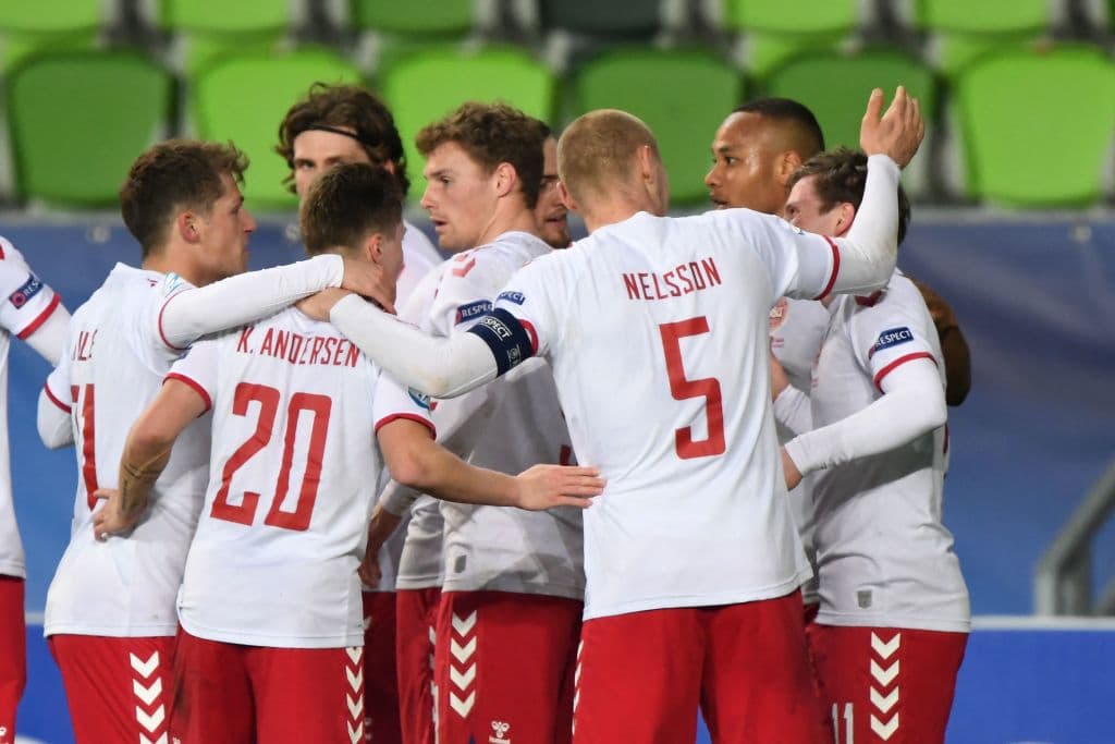 Dinamarca da la sorpresa y derrota a Francia 1-0, durante la fase de grupos de la Eurocopa Sub-21 del Grupo C. Anders Dreye fue el autor del gol al minuto 74 del encuentro. Los franceses se enfrentarán a Rusia el domingo 28 de marzo, así como los daneses medirán su poderío frente a Islandia.