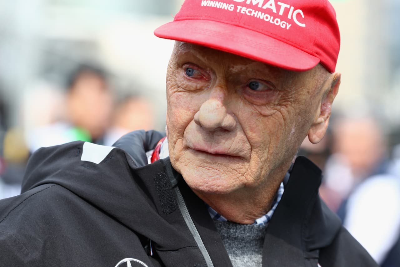 Niki Lauda vuelve a ser hospitalizado por una gripe
