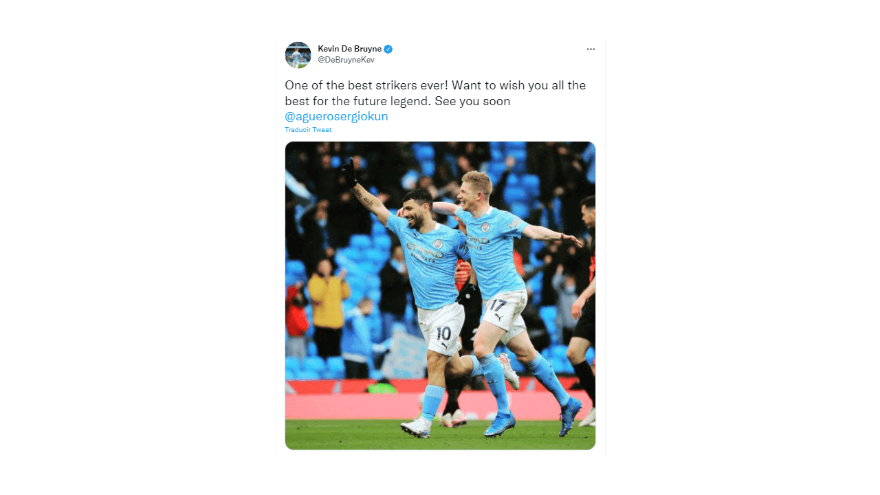 El mundo del futbol se despide de un grande, Sergio 'Kun' Agüero anunció su retiro de las canchas por problemas cardiacos, lo cual causó reacciones en redes. Compañeros de cancha, equipos y fanáticos, le dedicaron palabras, imágenes y videos por su gran trayectoria, su talento y, sobre todo, por su calidad. humana, ¡hasta luego, Kun!