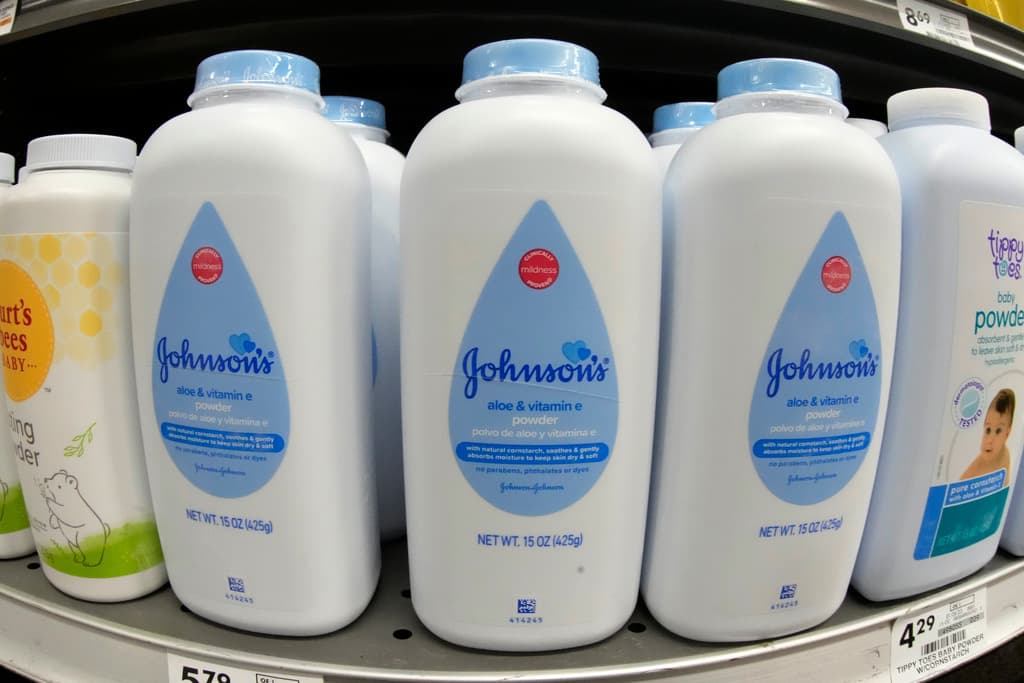 Johnson & Johnson deberá pagar $40 millones a dos mujeres con cáncer que sus talcos, decide un jurado
