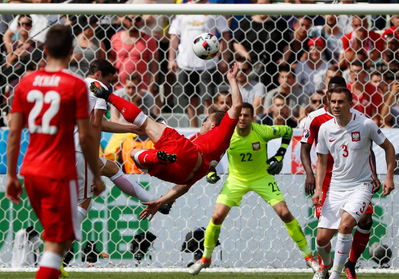 Suiza empató con un golazo de chilena.
