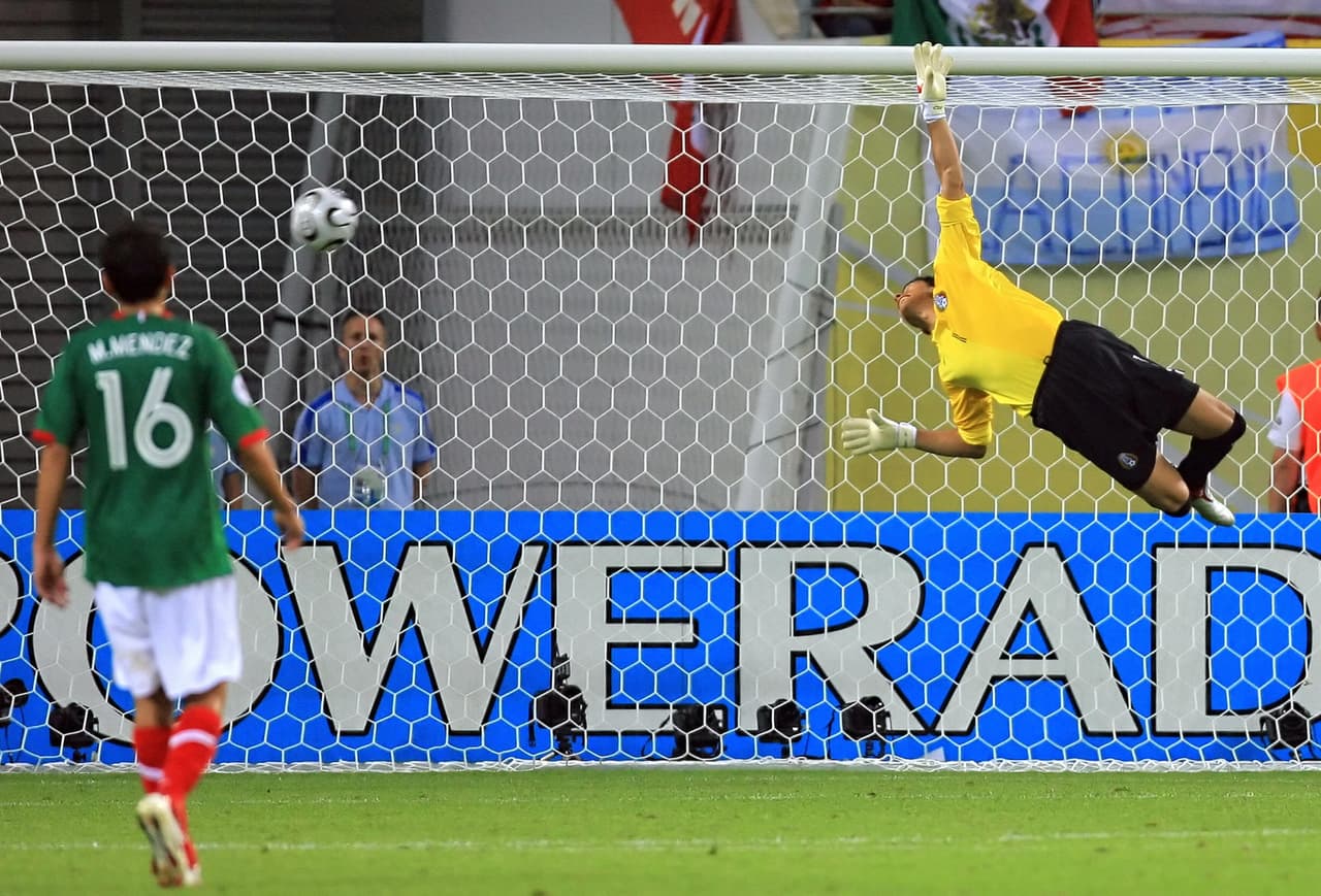 Oswaldo Sánchez recuerda el gol de Maxi Rodríguez: “Me sigue doliendo”