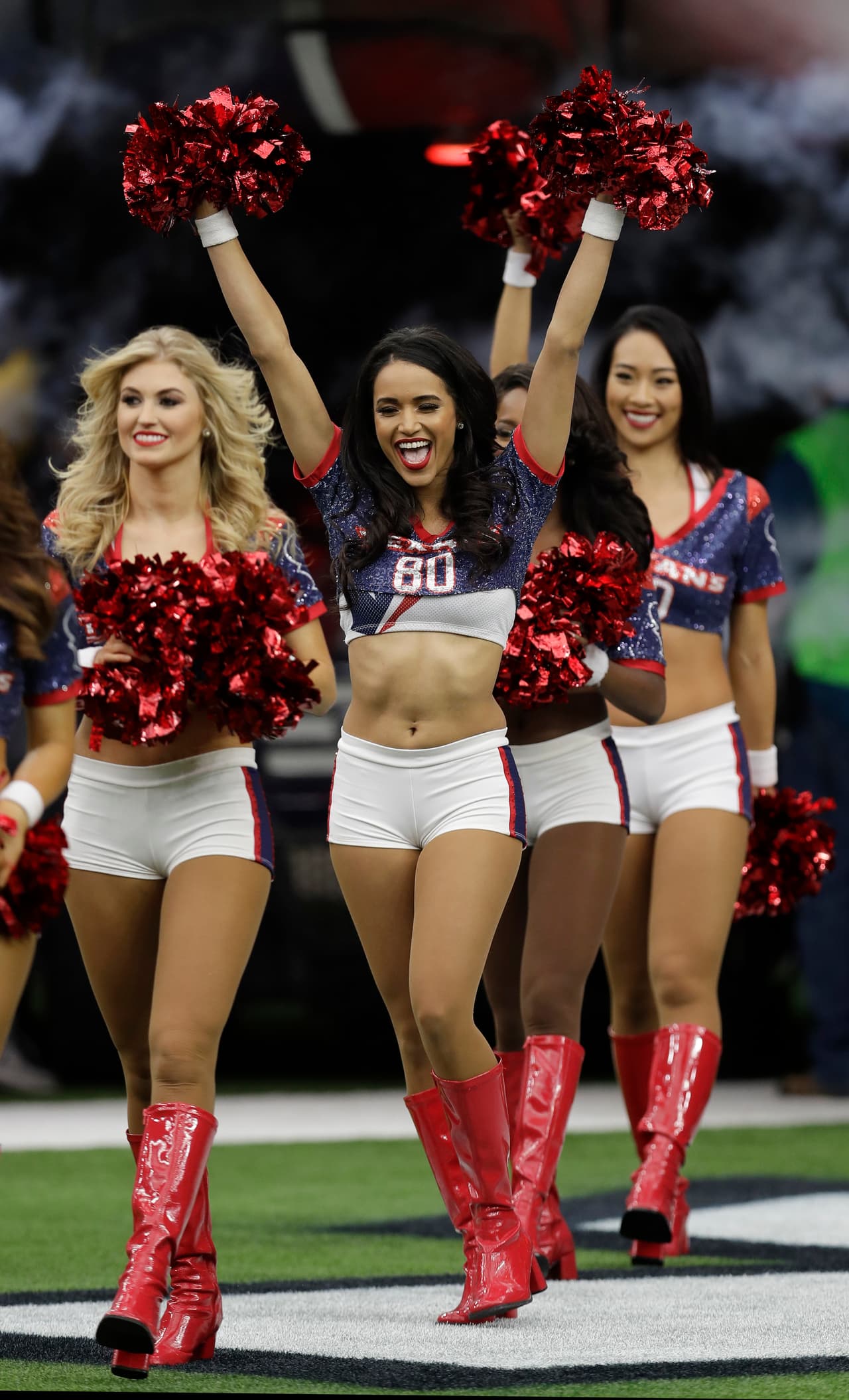 Disfruta de las mejores imágenes de las porristas en la Semana 11 de la NFL.