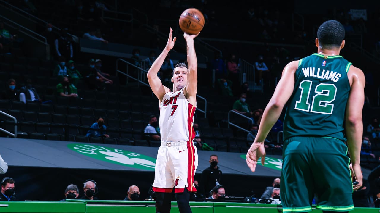 Miami Heat vence a Boston Celtis y asegura un puesto en playoffs
