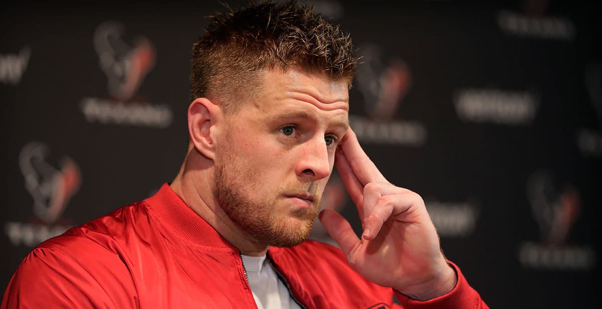 J. J. Watt cuestiona cabos sueltos previo al arranque de NFL