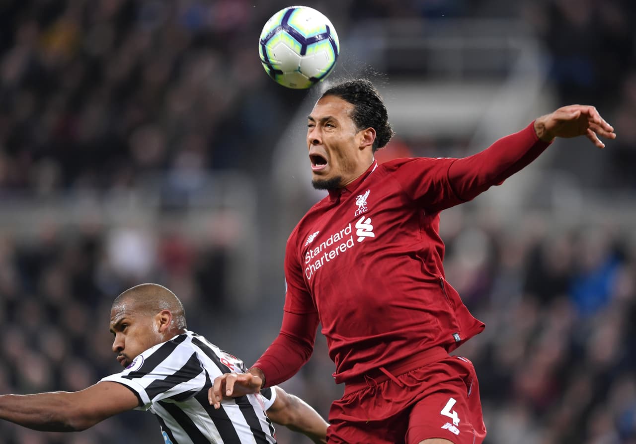 Van Dijk revela tristeza por no poder jugar debido a COVID-19