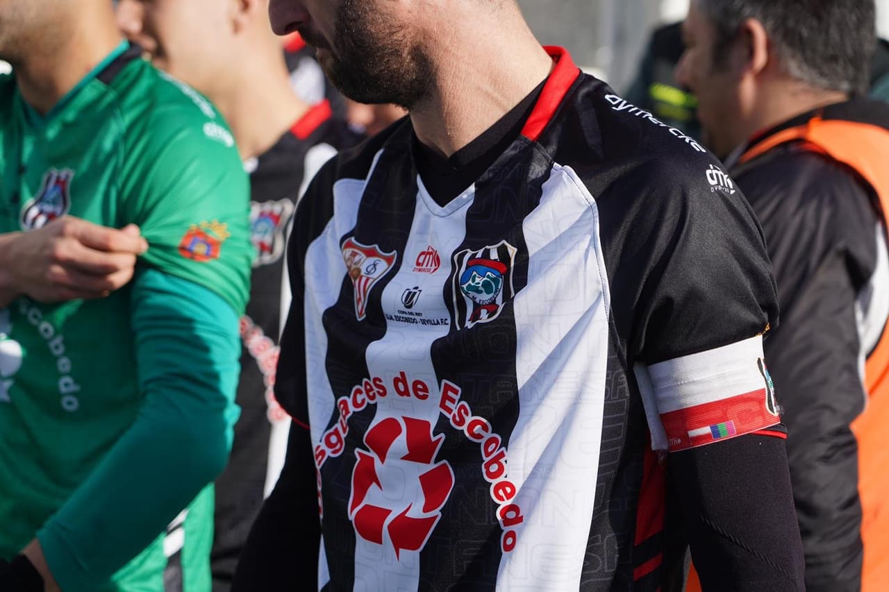 Sevilla no muestra piedad y vence 5-0 a Escobedo y avanza a la siguiente ronda en la Copa del Rey. Javier Hernández sólo jugó 15 minutos.