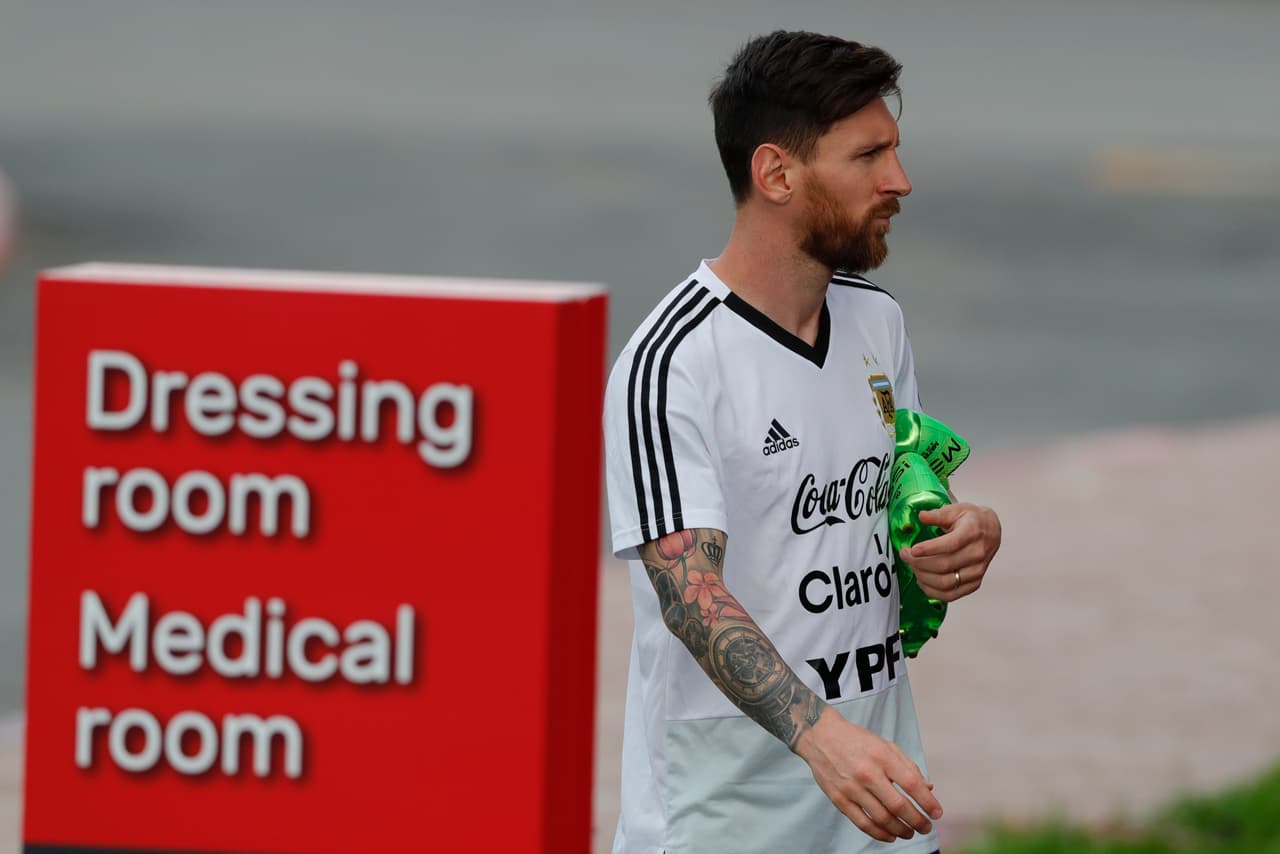 Evidentemente las miradas y la atención se centran en Lionel Messi. Tras fallar un penalti que le pudo dar el triunfo a Argentina sobre Islandia, se espera que dé un vuelco en su juego este jueves.