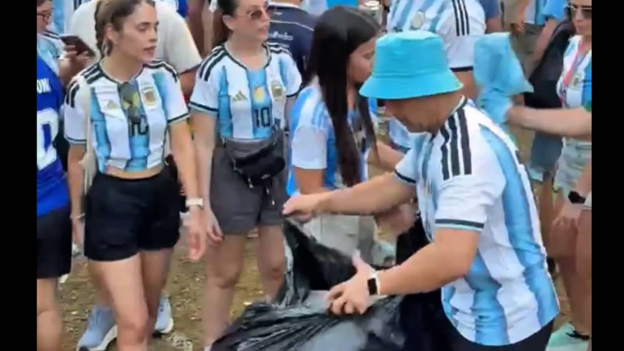 ¡Pusieron un ejemplo! Aficionados de Argentina limpian las calles de Arlington