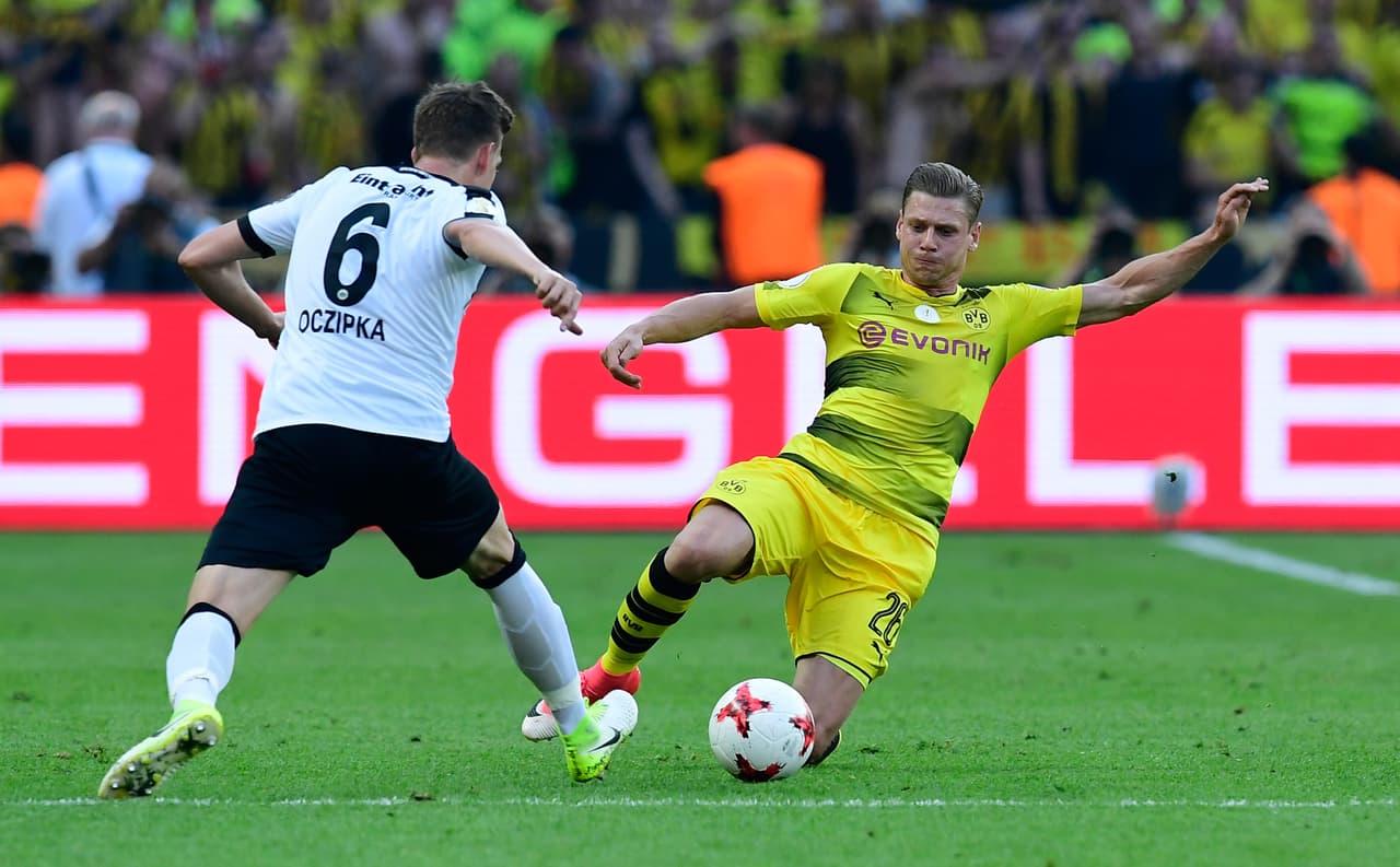 El partido se tornó muy disputado desde el principio con ambos equipos en condiciones muy parejas.