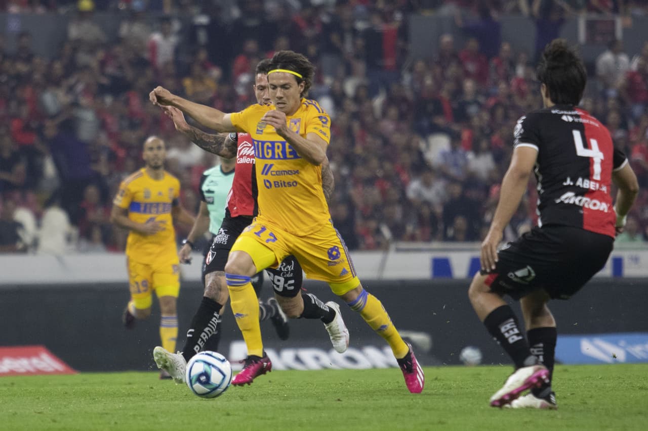 Tigres se llevó una apretada victoria ante Atlas en la Jornada 8 del Clausura 2023 con gol solitario de Nicolás Ibáñez al final del primer tiempo. Los rojinegros nunca se encontraron en el partido pese a que Sebastián Córdova falló un penal al 72. Con la victoria, Tigres llegó a 18 puntos para quedarse en la segunda posición mientras que Atlas suma 6 partidos sin ganar.