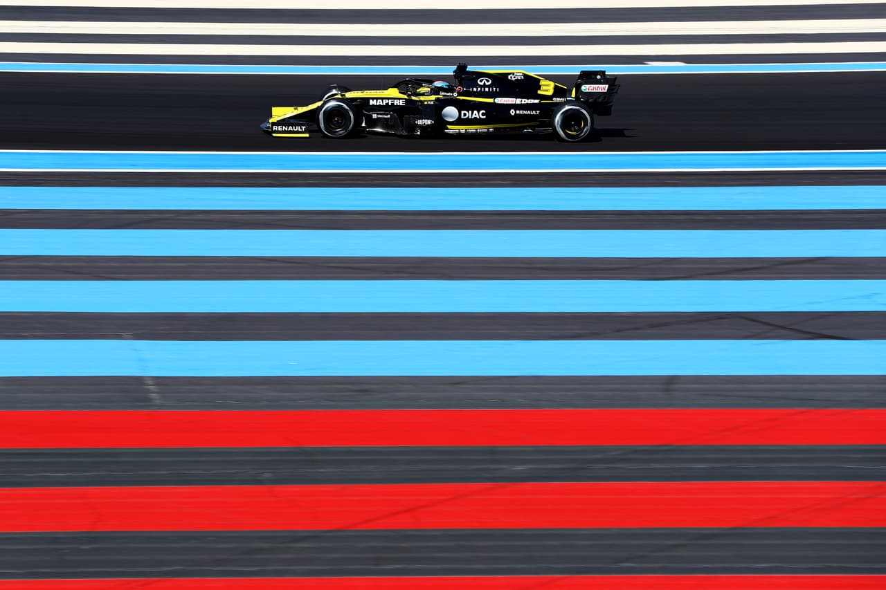 Este viernes la acción en el Gran Premio de Francia (Circuito Paul Ricard en Le Castellett) inició con las dos primeras sesiones de prácticas libres. Los autos de Mercedes volvieron a estar en lo más alto de la clasificación: Lewis Hamiton en la primera y Valtteri Bottas en la segunda. Por su parte, Sergio 'Checo' Pérez fue puesto 11 y 16, respectivamente.