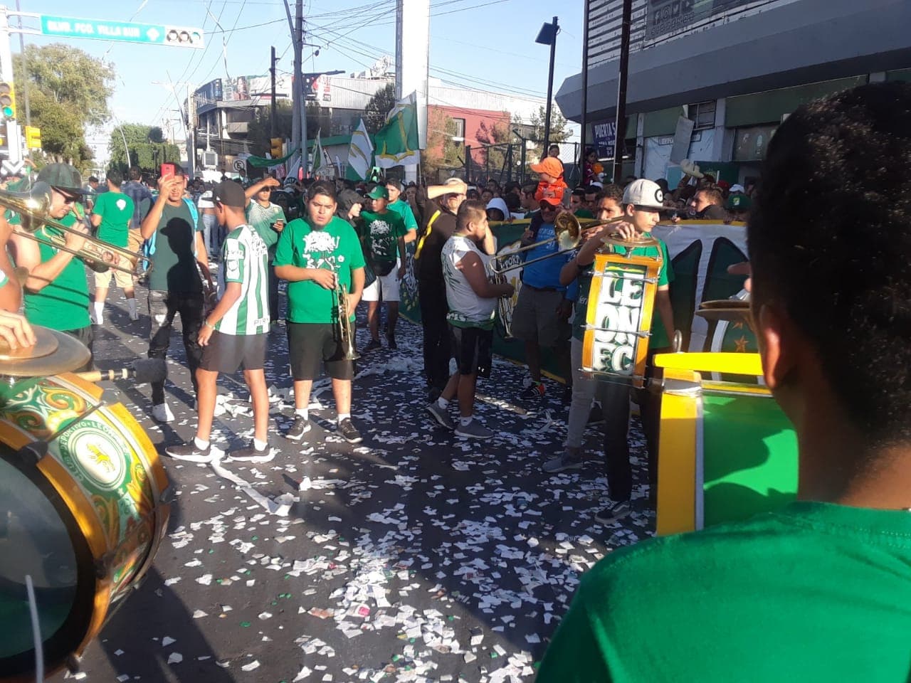 Las calles de León, Guanajuato, se llenaron de fanáticos antes del juego contra Xolos por los Cuartos de Final de la Liguilla en el Clausura 2019.