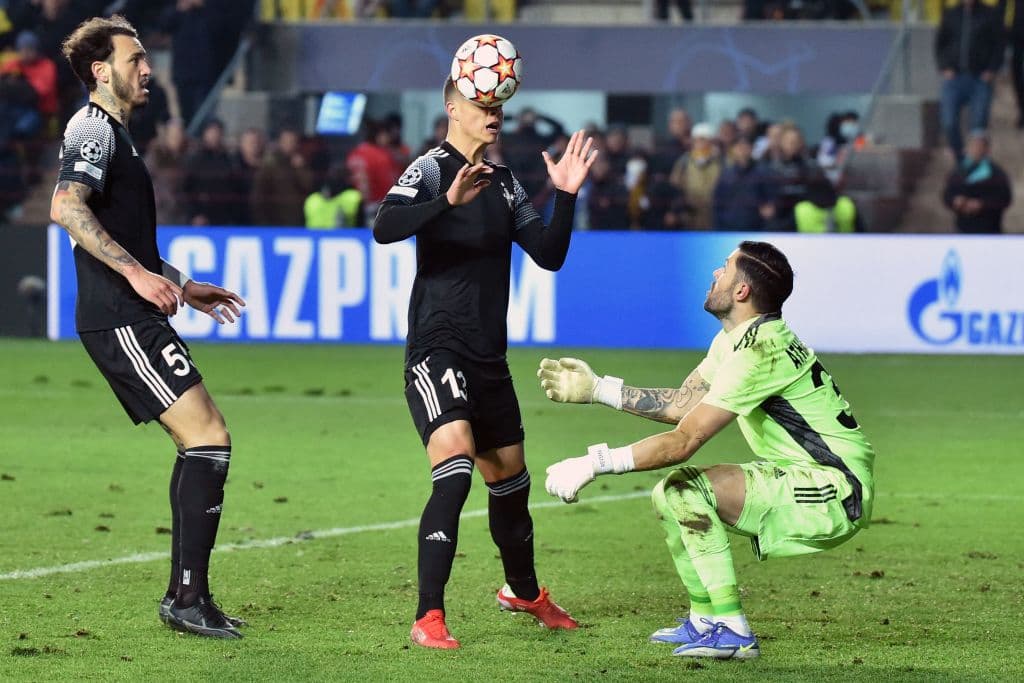 Real Madrid derrota 3-0 al Sheriff Tiraspol con anotaciones de David Alaba (30'), Toni Kroos (45+1') y Karim Benzema (55'), poniéndose como líderes de grupo y asegurando su clasificación a la siguiente ronda de la UEFA Champions League.