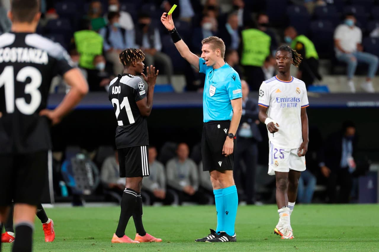 Real Madrid cae en casa ante el Sheriff Tiraspol 2-1 en la fase de grupos de la UEFA Champions League. El equipo moldavo abrió con gol de Jasurbek Yakhshiboev al 25’, pero Karim Benzema igualó el marcador tras cobrar un penalti, pero la visita selló su victoria al 89’ con anotación de Sebastién Thill.