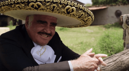 Vicente Fernández, cantante mexicano. Le heredó esa pasión a su hijo.