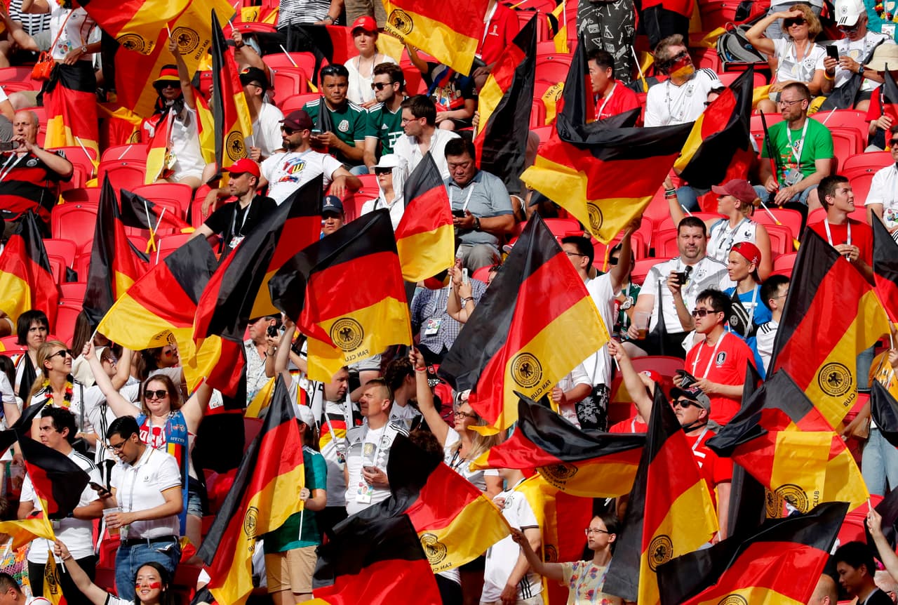 Kazan (Russian Federation), 27/06/2018.- Supporters of Germany cheer prior to the FIFA World Cup 2018 group F preliminary round soccer match between South Korea and Germany in Kazan, Russia, 27 June 2018. (RESTRICTIONS APPLY: Editorial Use Only, not used in association with any commercial entity - Images must not be used in any form of alert service or push service of any kind including via mobile alert services, downloads to mobile devices or MMS messaging - Images must appear as still images and must not emulate match action video footage - No alteration is made to, and no text or image is superimposed over, any published image which: (a) intentionally obscures or removes a sponsor identification image; or (b) adds or overlays the commercial identification of any third party which is not officially associated with the FIFA World Cup) (Mundial de Fútbol, Corea del Sur, Rusia, Alemania) EFE/EPA/ROBERT GHEMENT EDITORIAL USE ONLY