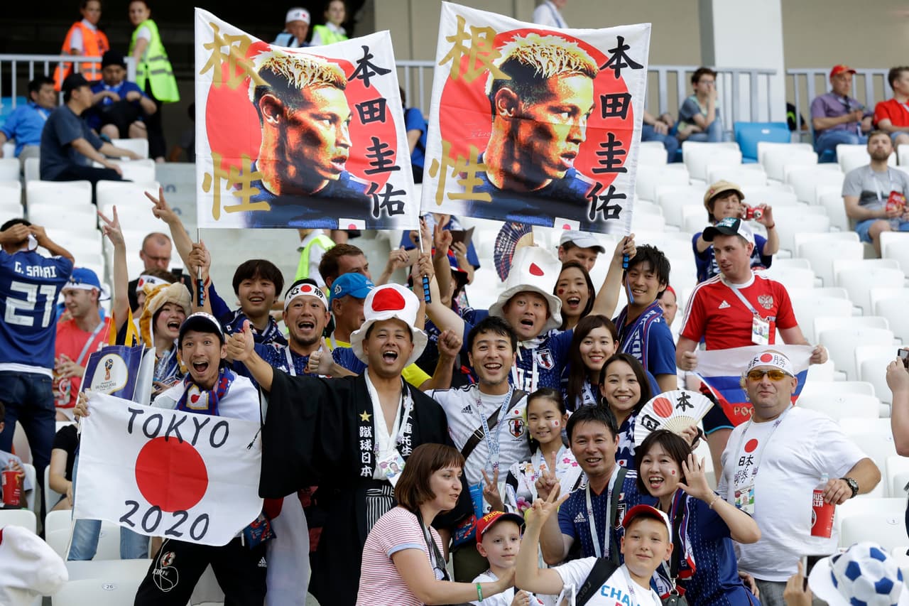 Fanáticos de las selecciones de Japón y de Polonia abarrotaron las calles y los alrededores de Volgograd Arena, y también sus tribunas para alentar a sus selecciones, ¡vaya colorido!