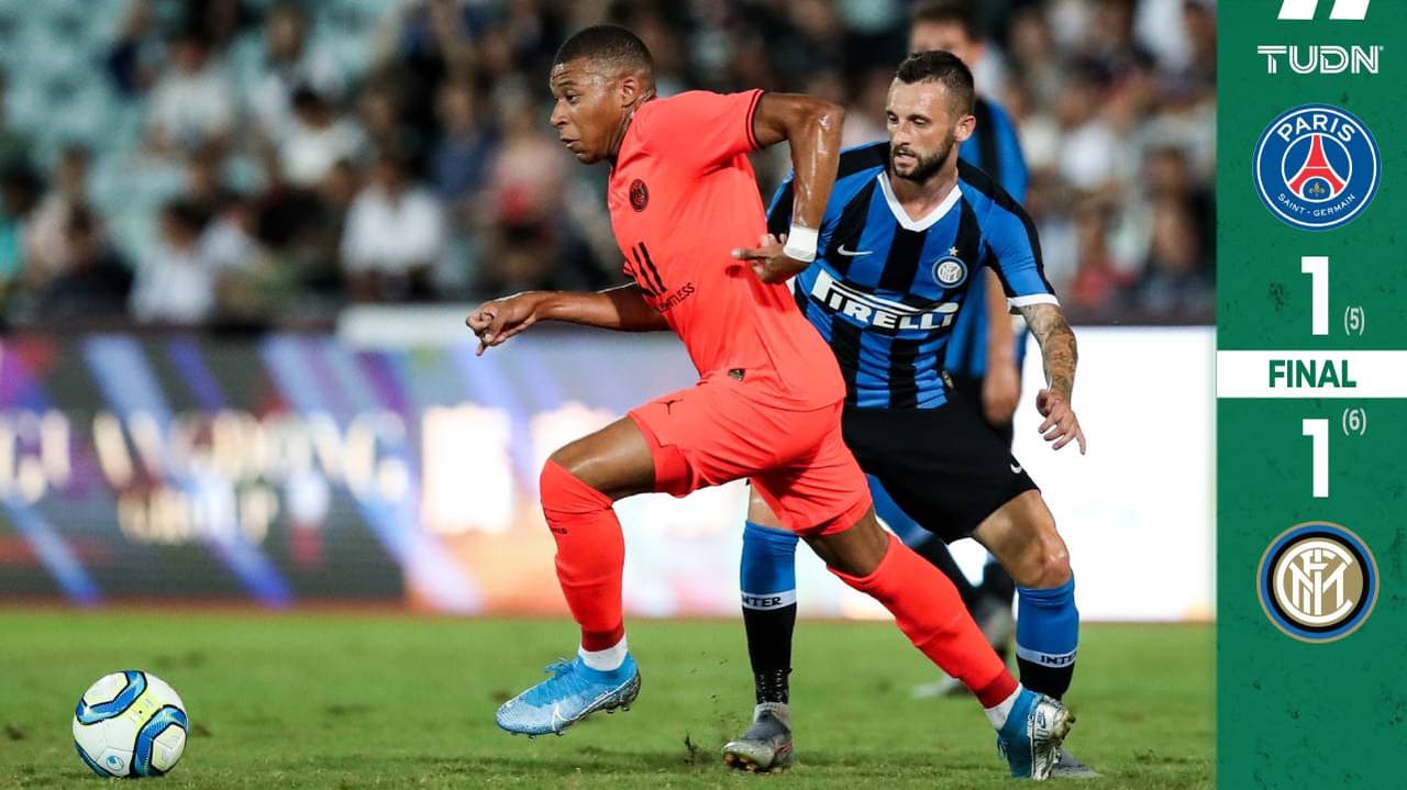 Mbappé jugó en el primer tiempo y fue sustituido por Cavani en el segundo.