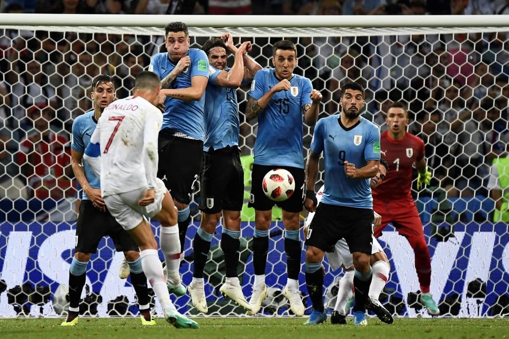 Ni siquiera por los tiros libres pudo generar alguna clase de miedo en el arco protegido por Fernando Muslera.