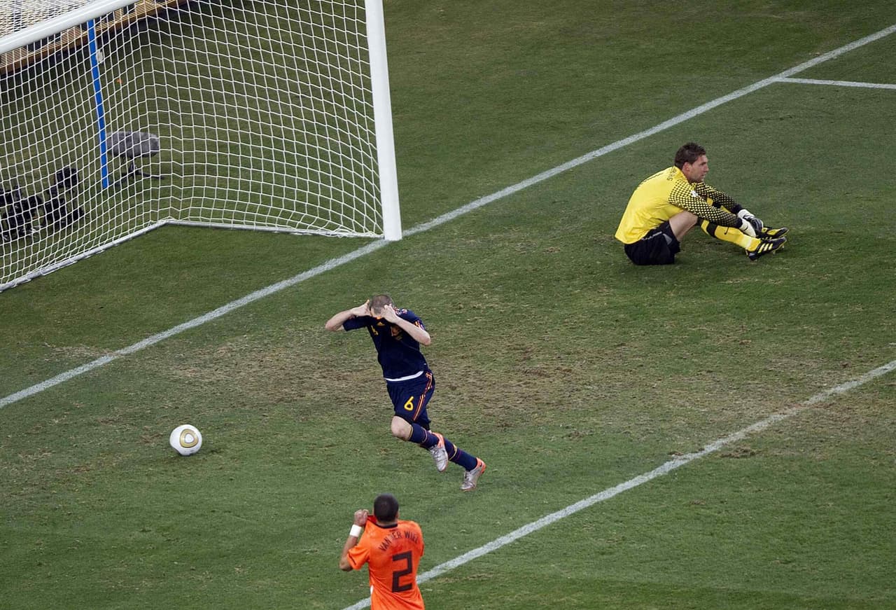 Iniesta ha declarado que en aquella fracción de segundo 'escuchó el sonido del silencio'.